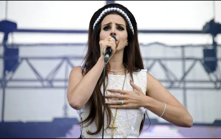 Lana del Rey cancela gira europea por problemas con su voz