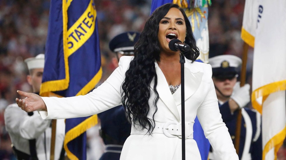 Demi Lovato inaugura el Super Bowl con el Himno de EE.UU.