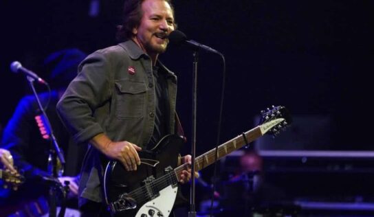 Sacará Eddie Vedder lanza álbum solista… ¡pero no solo!