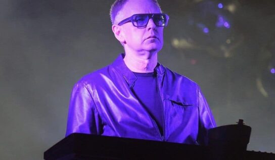 Muere tecladista de Depeche Mode, Andy Fletcher