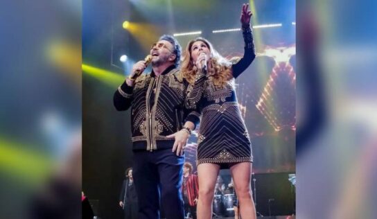 ‘Es de ardidos’: Lucero interrumpe a Manuel Mijares en concierto por una canción