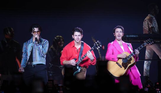 Emocionan los Jonas Brothers con sus éxitos de ayer y hoy en Monterrey