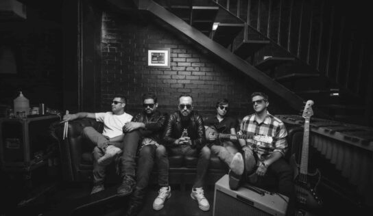 Presentan Los Claxons su álbum, ‘Caminando en Fuego’