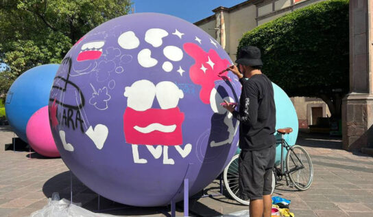 Artistas locales intervendrán esferas gigantes