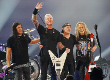 Pensaron que era basura: fans de Metallica rechazaban boletos VIP que la banda regaló