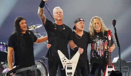 Pensaron que era basura: fans de Metallica rechazaban boletos VIP que la banda regaló