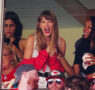 Taylor Swift, en su era roja: así festejó la anotación de Travis Kelce en el partido de Kansas City