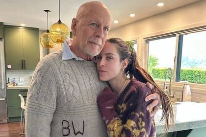 Hija de Bruce Willis comparte imágenes del actor en su cena del Día de Acción de Gracias