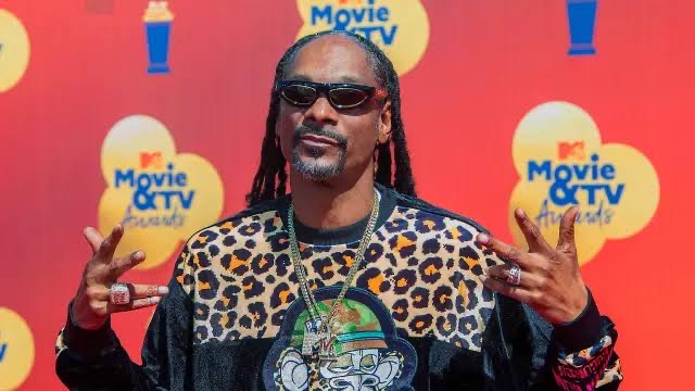 ¡Que siempre no! Snoop Dogg sigue echando humo