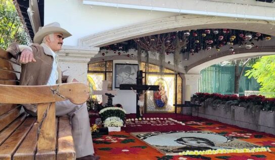 Reviven a Vicente Fernández: crean escultura hiperrealista para celebrar al Charro de Huentitán