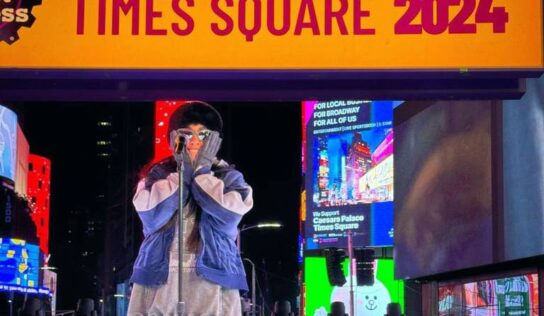 María Becerra, cantante argentina, recibió el año en Times Square