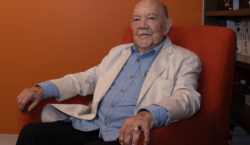 Sergio Corona recuerda 80 años en el entretenimiento con su biografía “Te invito a mi camerino”