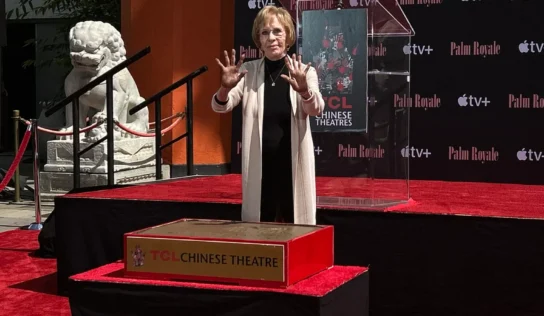 Carol Burnett inmortaliza sus huellas en el Paseo de la Fama de Hollywood